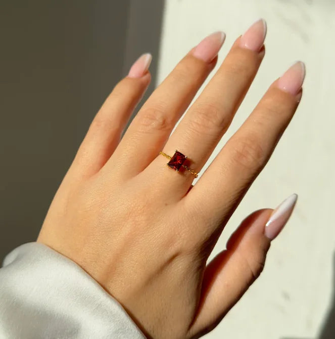Anel Zendaya Ajustável - Banhado a Ouro 18K - COMPRE 1 E LEVE 2